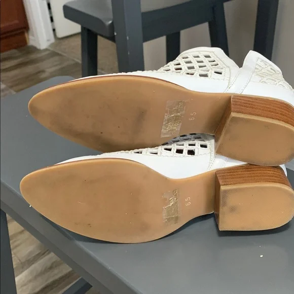 Jeffrey Campbell Taggart White Laser Cut Out Booties size 6.5 - Picture 5 of 8